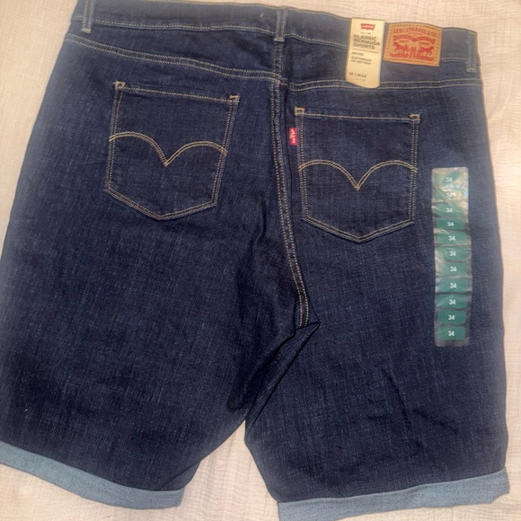 Levi’s - Picture 4 of 5